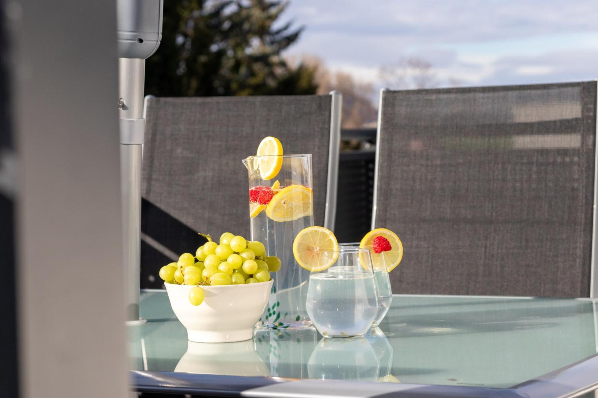 Noblenest: Terrasse - Netflix - Kaffee Viena Exterior foto